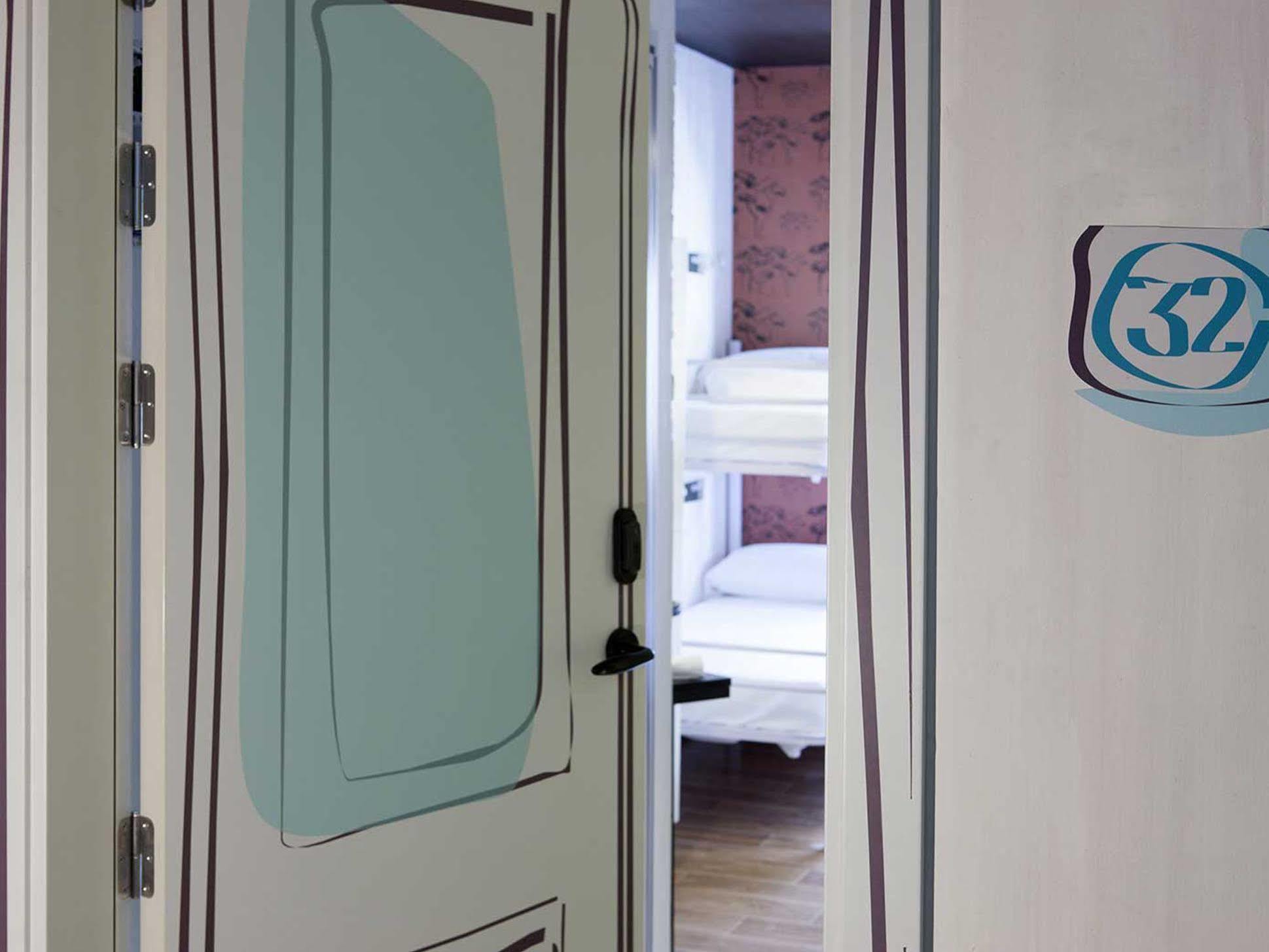 Room00 Ventura Hostel Madrid Luaran gambar